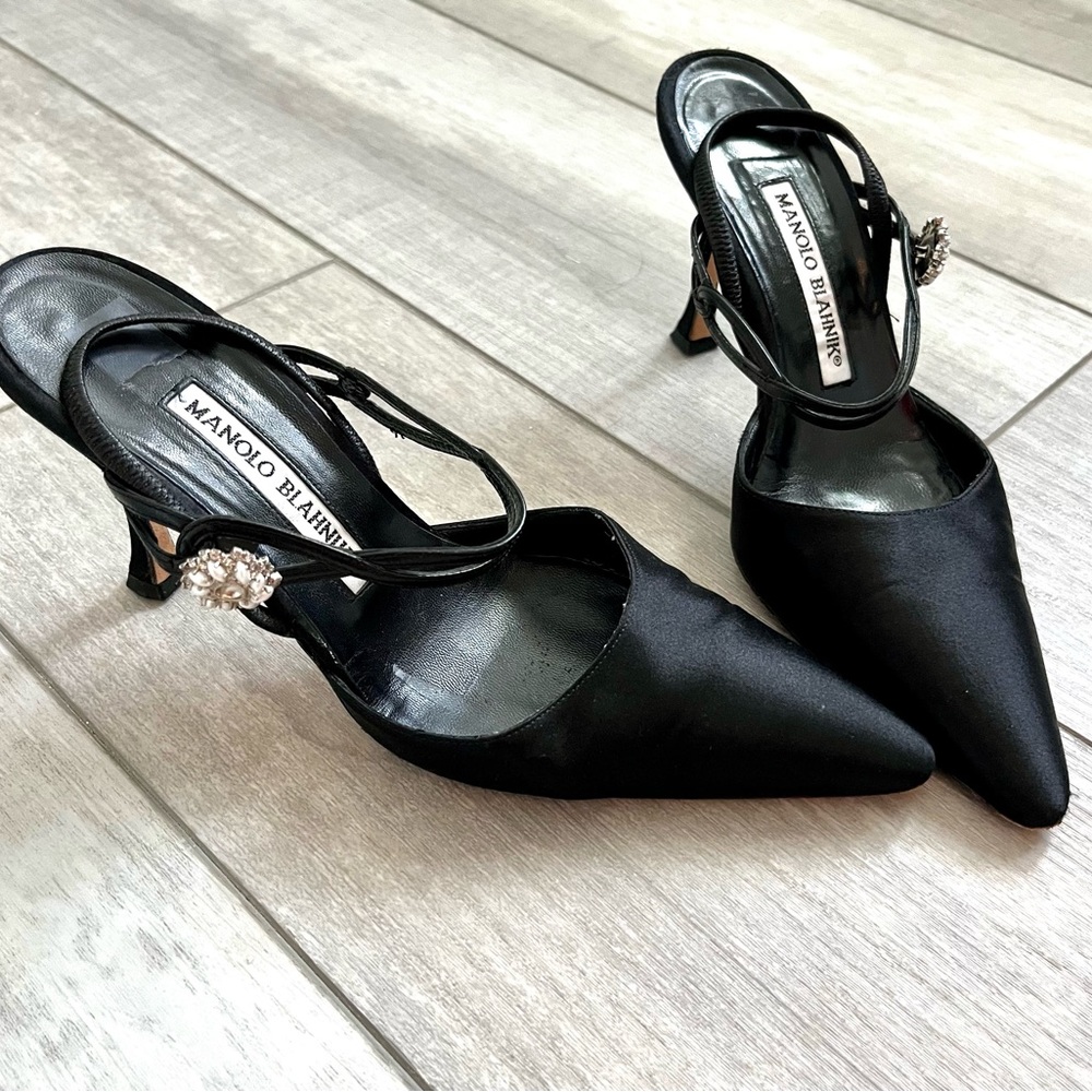 Manolo Blahnik Black Satin Pointed Toe Sling Back Kitten Heel